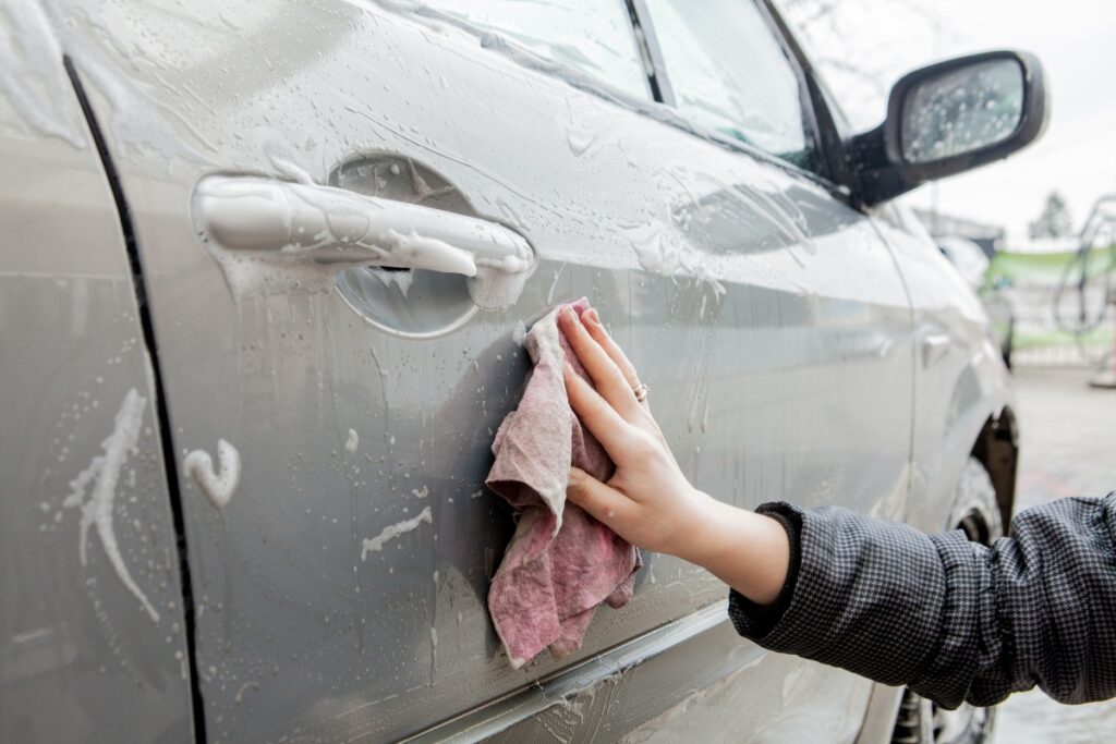 Czyste auto jak myć samochód zimą » Zakrzewski Holowanie